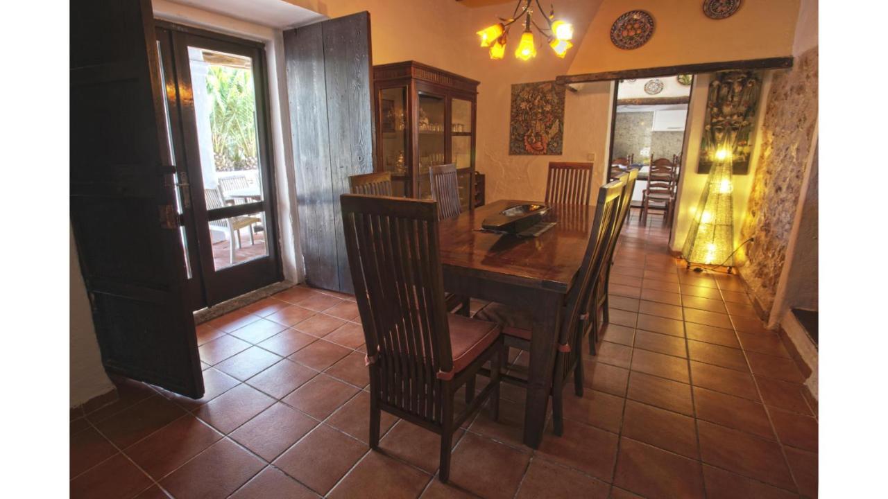 Villa Daniel 5 Mins By Taxi Into Ibiza Town Sant Jordi de ses Salines Экстерьер фото